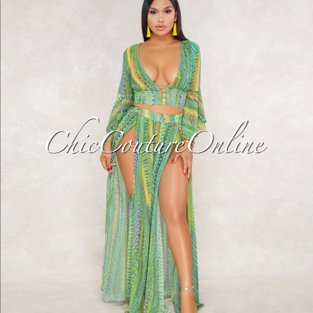 2 piece beautiful summer time MUST HAVE set 💕